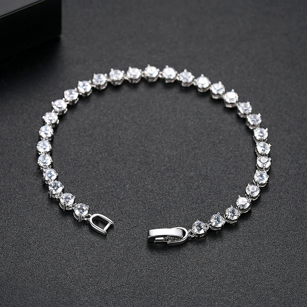 Luoteemi Silver Color 3 Prong Round Cubic Zirconia