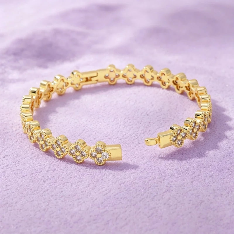 IOGOU Classic 2.5mm Moissanite Four Leaf Flower - Yellow Gold Color