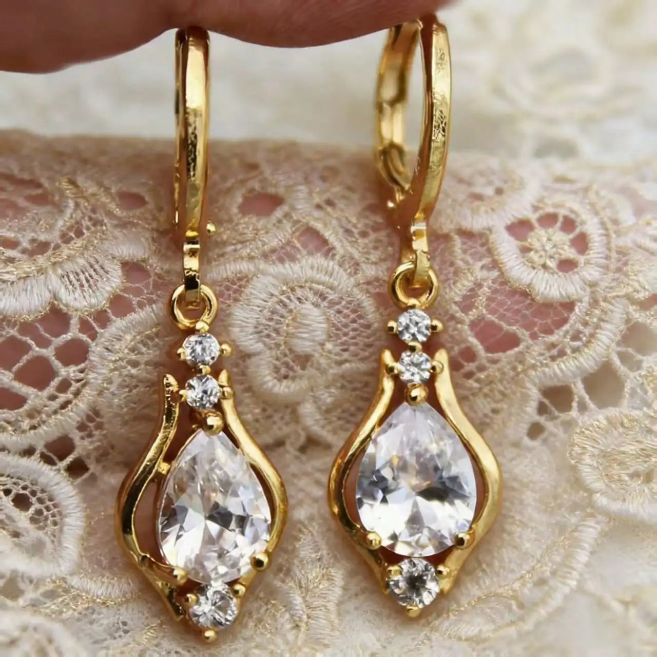 1 Pair Luxury Elegant Water Zirconia Earrings