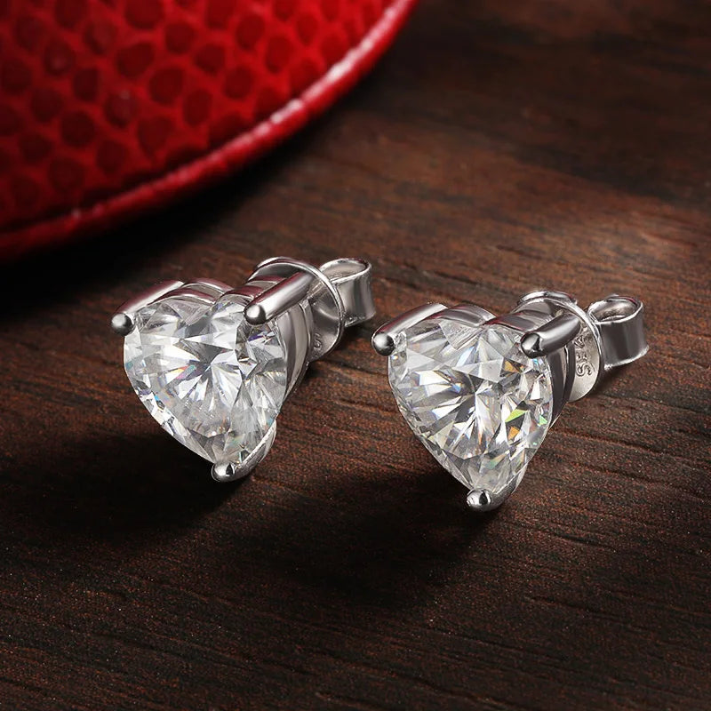 KNOBSPIN D VVS1 Heart Moissanite Earrings