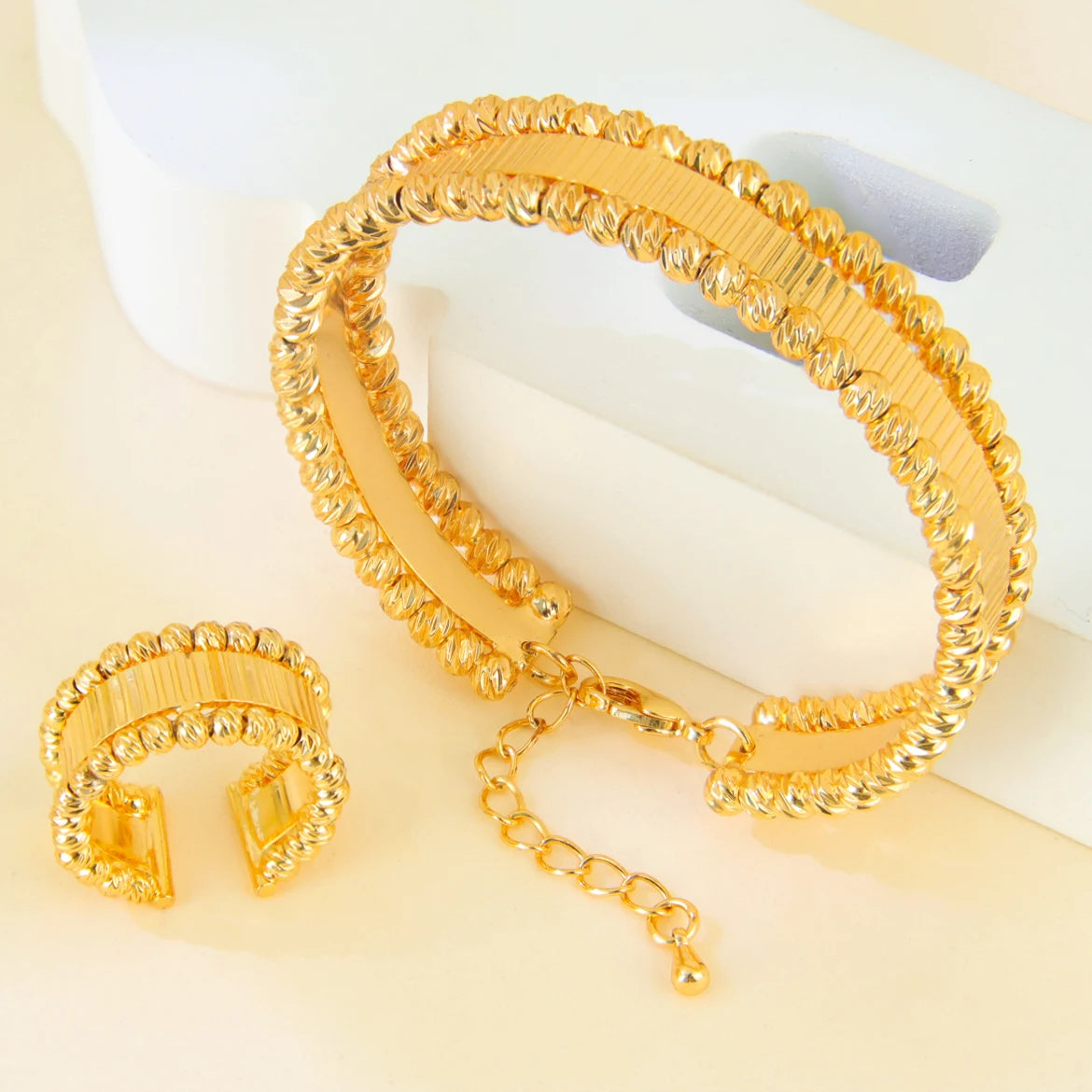 Luxuriöses arabisches Armband-Ring-Set in Goldfarbe