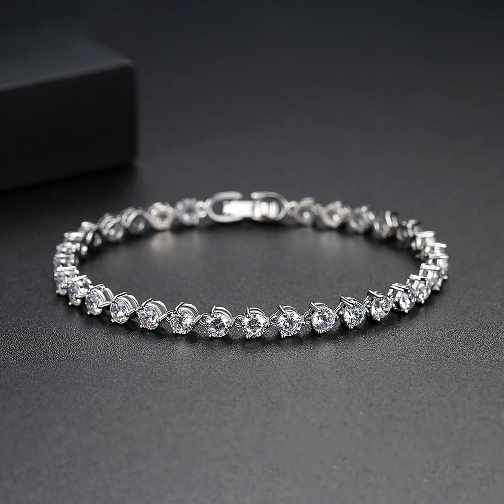 Luoteemi Silver Color 3 Prong Round Cubic Zirconia