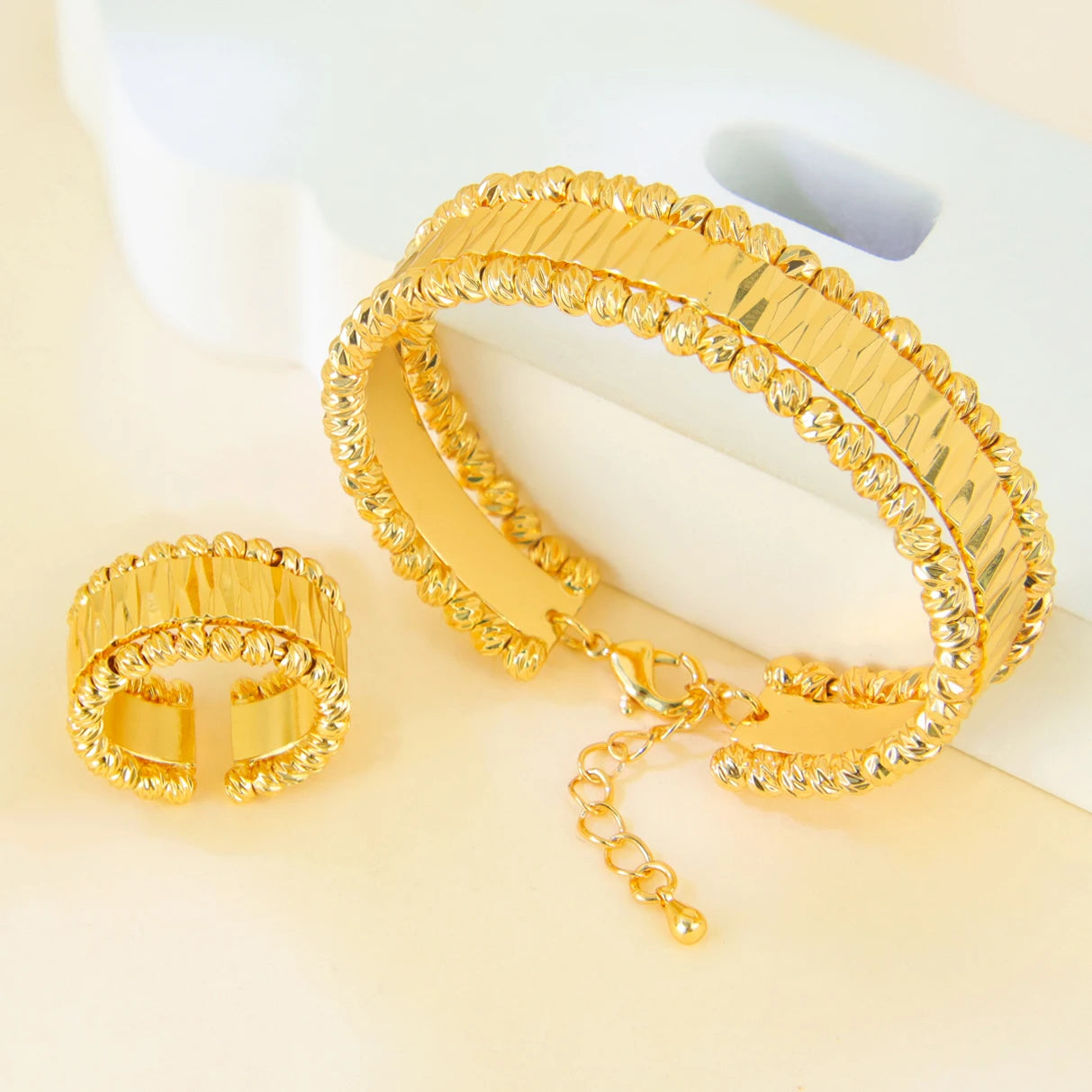 Luxuriöses arabisches Armband-Ring-Set in Goldfarbe
