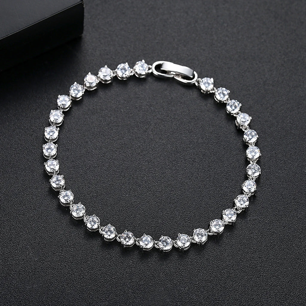 Luoteemi Silver Color 3 Prong Round Cubic Zirconia