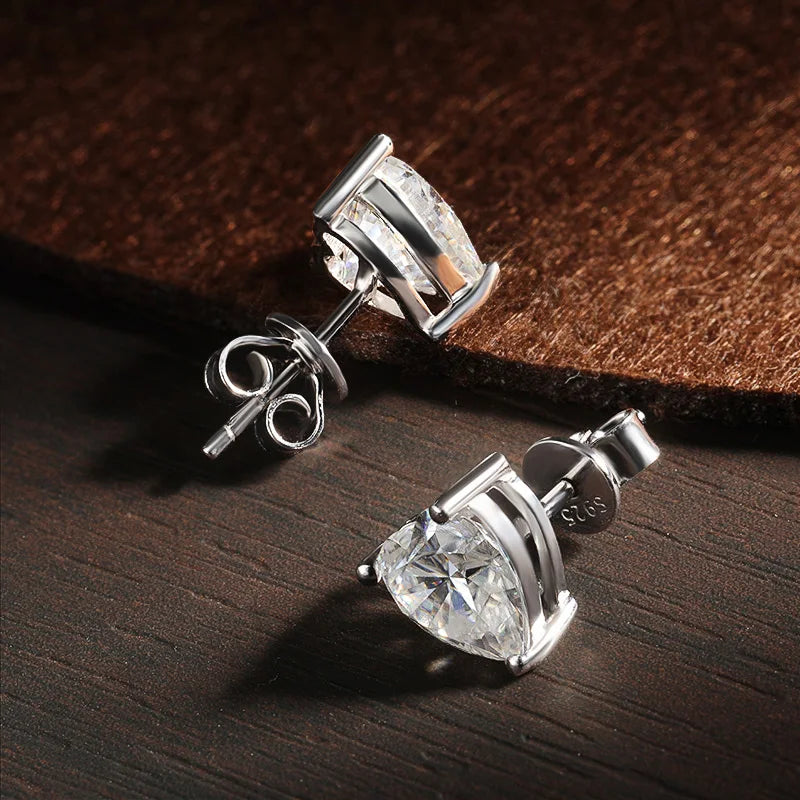 KNOBSPIN D VVS1 Heart Moissanite Earrings