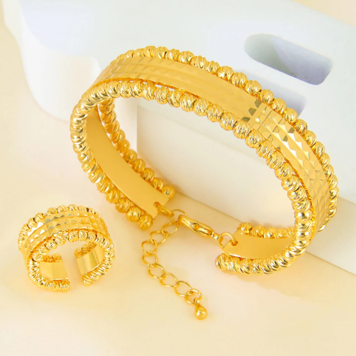 Luxuriöses arabisches Armband-Ring-Set in Goldfarbe