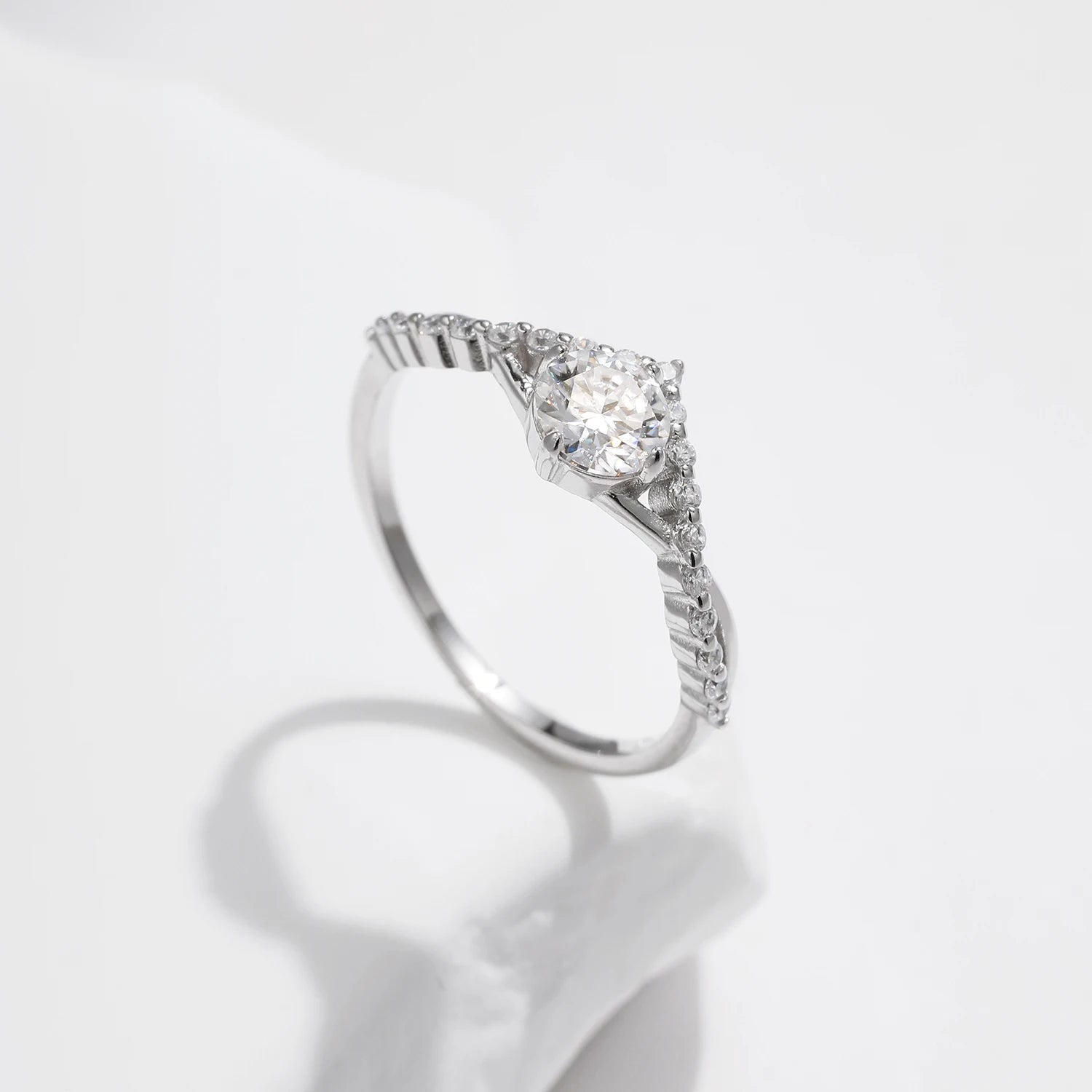 MODIAN Crown D Color Moissanite Ring Delicate Lab