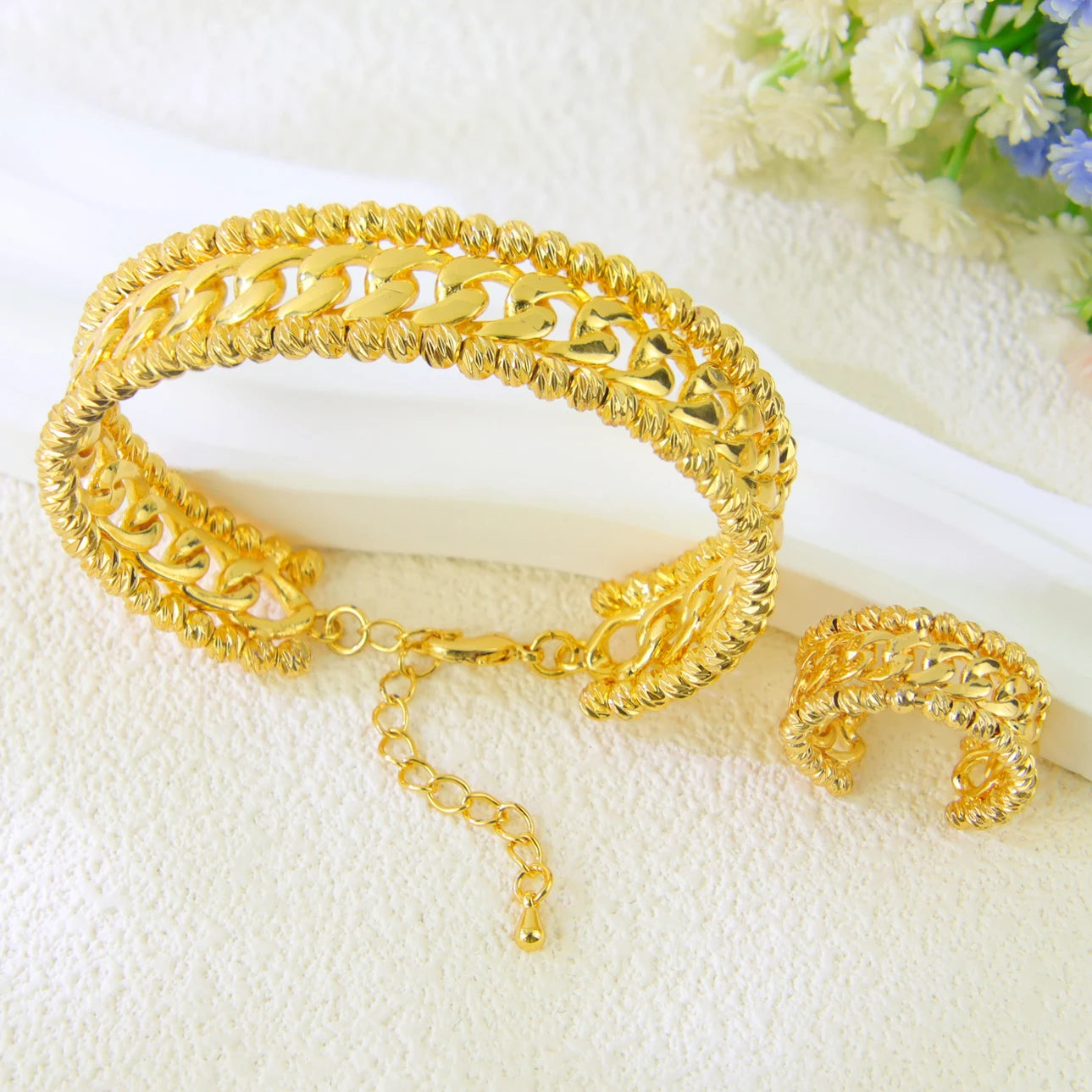 Luxuriöses arabisches Armband-Ring-Set in Goldfarbe