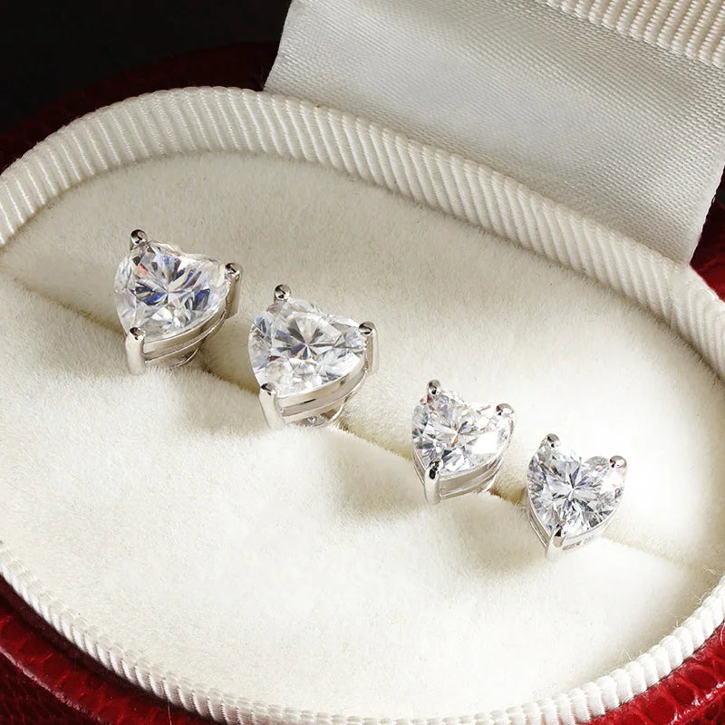 KNOBSPIN D VVS1 Heart Moissanite Earrings