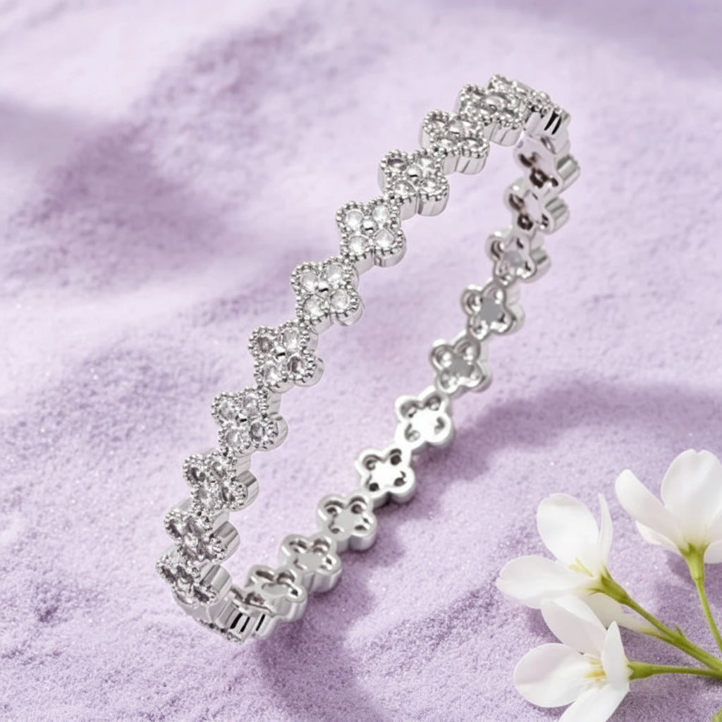 IOGOU Classic 2.5mm Moissanite Four Leaf Flower